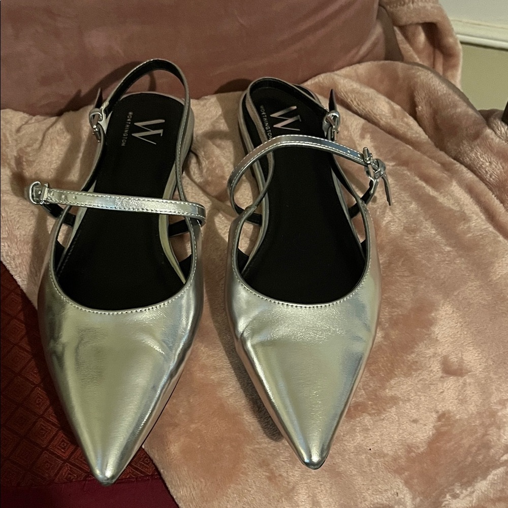 Worthington Metallic Silver Pointed Flats